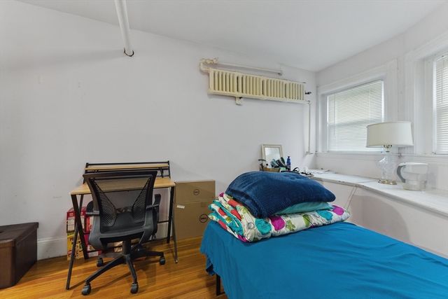 16 Garrison Rd 7, Brookline, MA 02445