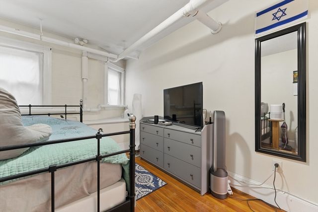 16 Garrison Rd 7, Brookline, MA 02445