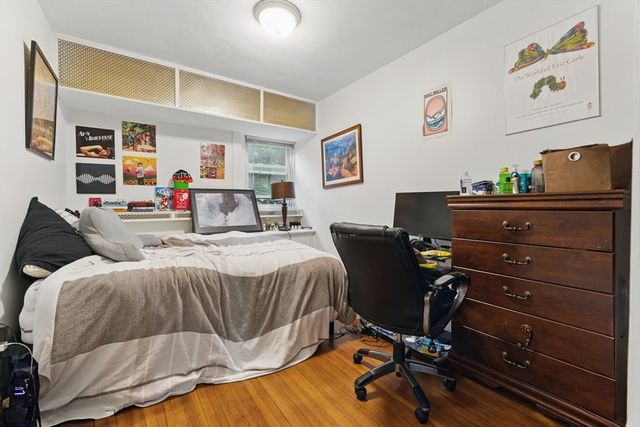 16 Garrison Rd 7, Brookline, MA 02445