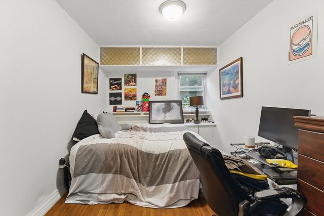 16 Garrison Rd 7, Brookline, MA 02445