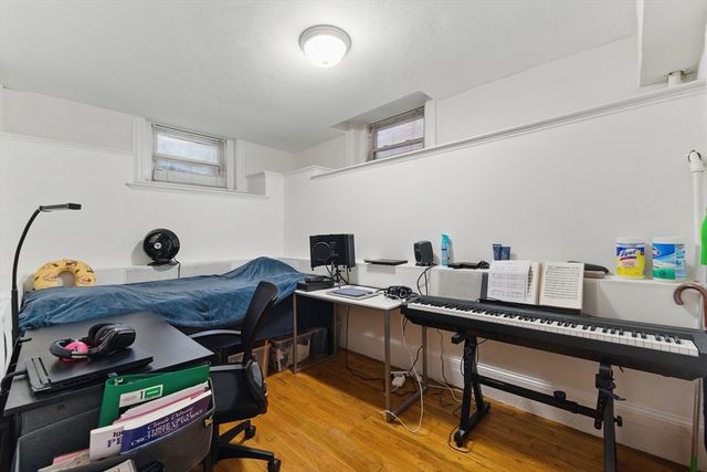 16 Garrison Rd 7, Brookline, MA 02445