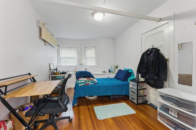 16 Garrison Rd 7, Brookline, MA 02445