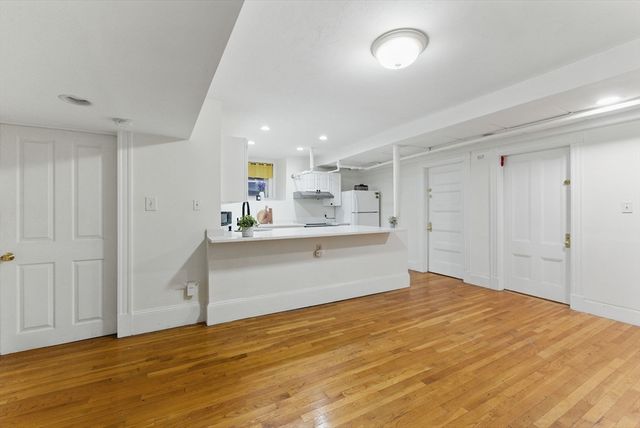 16 Garrison Rd 7, Brookline, MA 02445