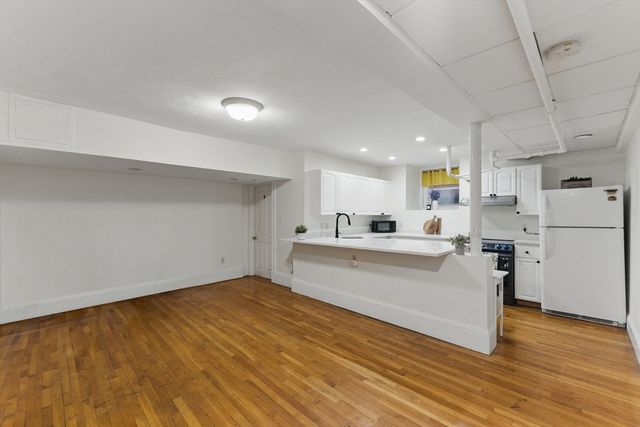 16 Garrison Rd 7, Brookline, MA 02445