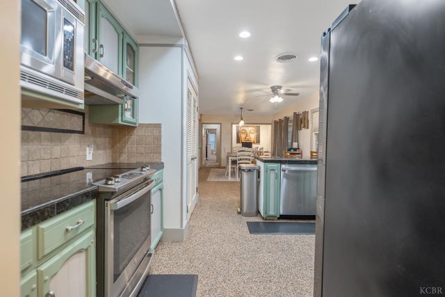 1821 Mulberry Drive, Hanford, CA 93230