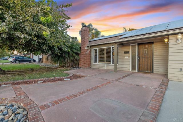 1821 Mulberry Drive, Hanford, CA 93230