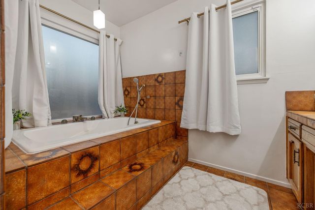 1821 Mulberry Drive, Hanford, CA 93230