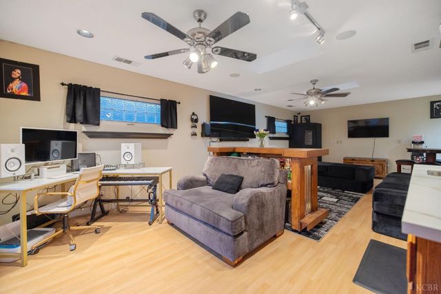 1821 Mulberry Drive, Hanford, CA 93230