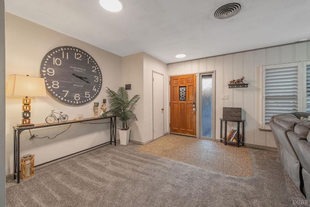 1821 Mulberry Drive, Hanford, CA 93230