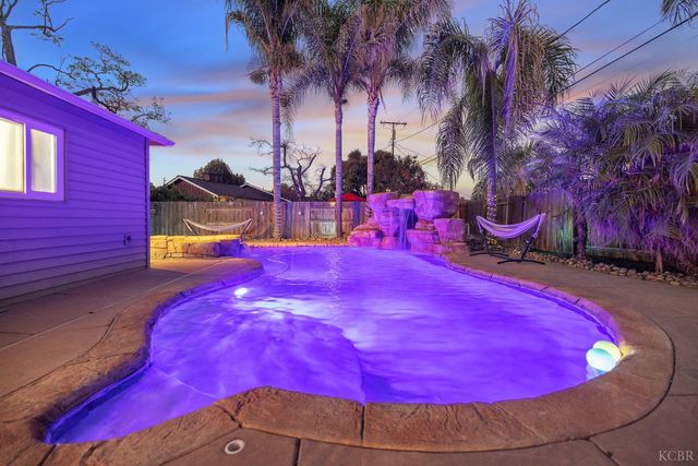 1821 Mulberry Drive, Hanford, CA 93230