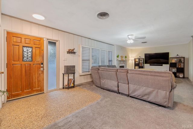 1821 Mulberry Drive, Hanford, CA 93230