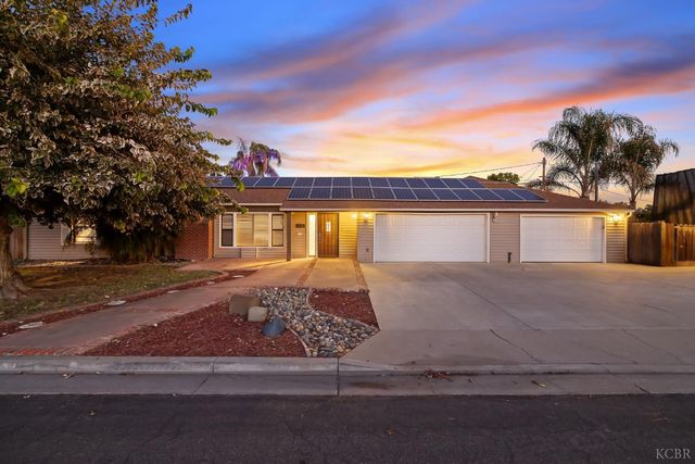 1821 Mulberry Drive, Hanford, CA 93230