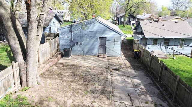 2907 E 61st Street, Kansas City, MO 64130