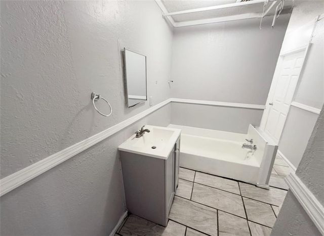 2907 E 61st Street, Kansas City, MO 64130