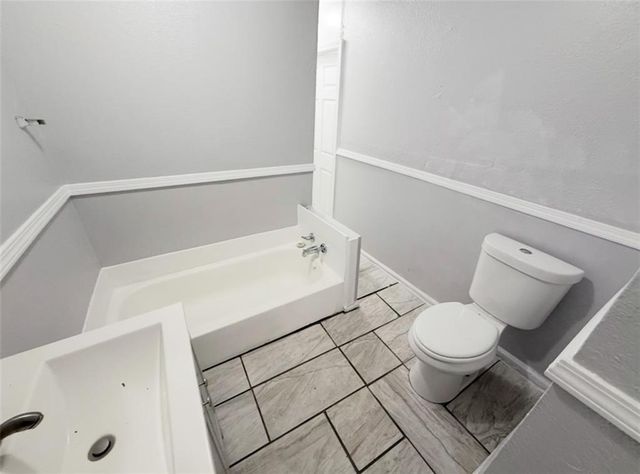 2907 E 61st Street, Kansas City, MO 64130