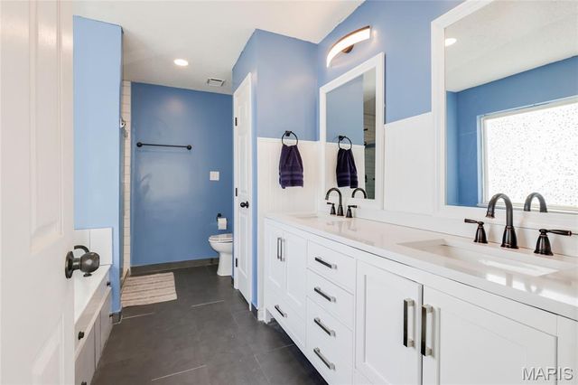 2835 Belle Terre Court, St Louis, MO 63129