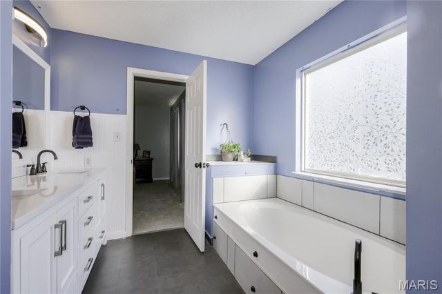 2835 Belle Terre Court, St Louis, MO 63129