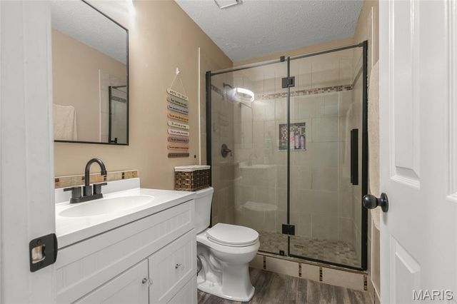 2835 Belle Terre Court, St Louis, MO 63129