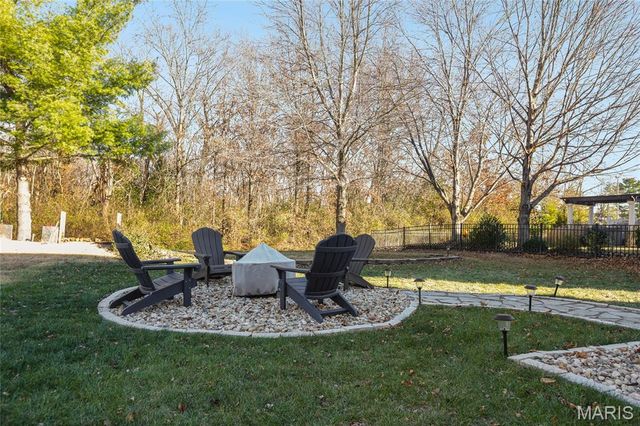 2835 Belle Terre Court, St Louis, MO 63129