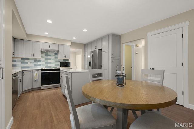 2835 Belle Terre Court, St Louis, MO 63129