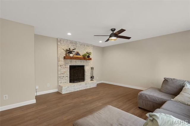 2835 Belle Terre Court, St Louis, MO 63129