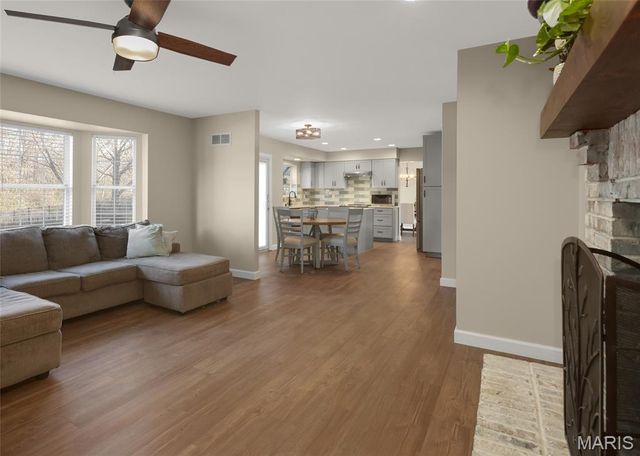 2835 Belle Terre Court, St Louis, MO 63129