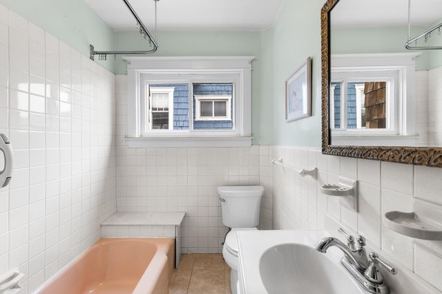 16 NORTH AVE, Wyncote, PA 19095