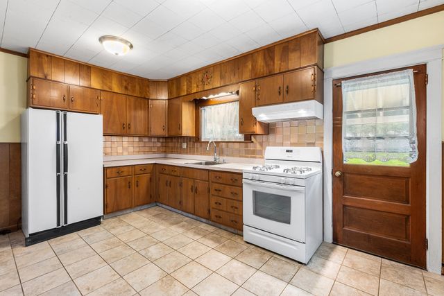 16 NORTH AVE, Wyncote, PA 19095