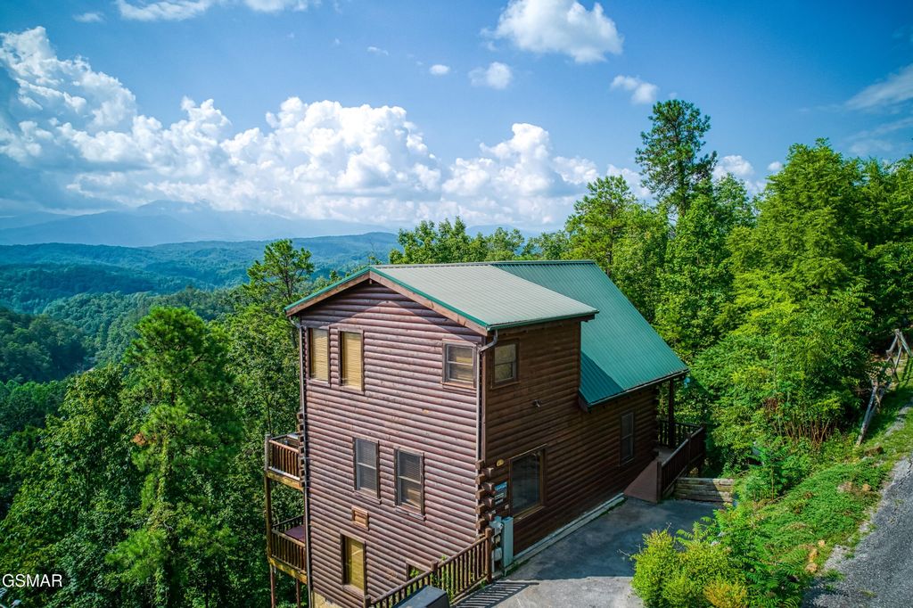 2251 Upper Middle Creek Road, Sevierville, TN 37876