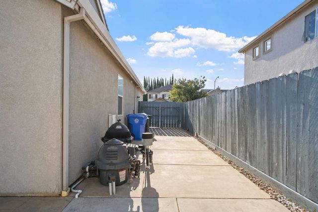 1732 Cook Ln, Manteca, CA 95337