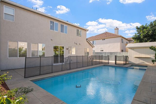 1732 Cook Ln, Manteca, CA 95337