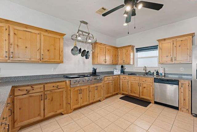 2416 Highway 87, Gilchrist, TX 77617