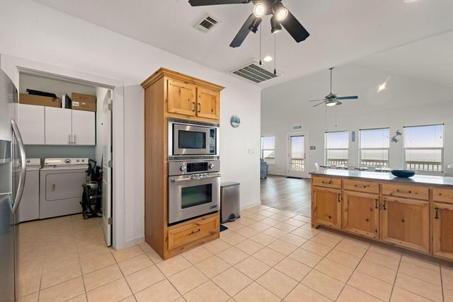 2416 Highway 87, Gilchrist, TX 77617