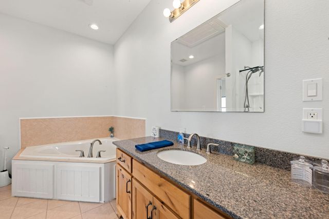 2416 Highway 87, Gilchrist, TX 77617