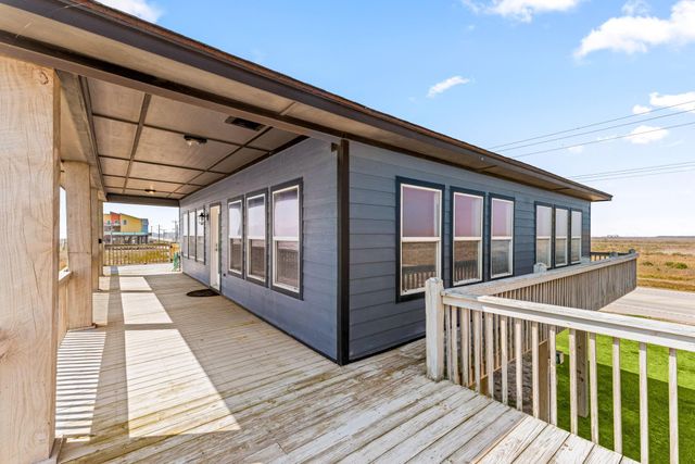 2416 Highway 87, Gilchrist, TX 77617