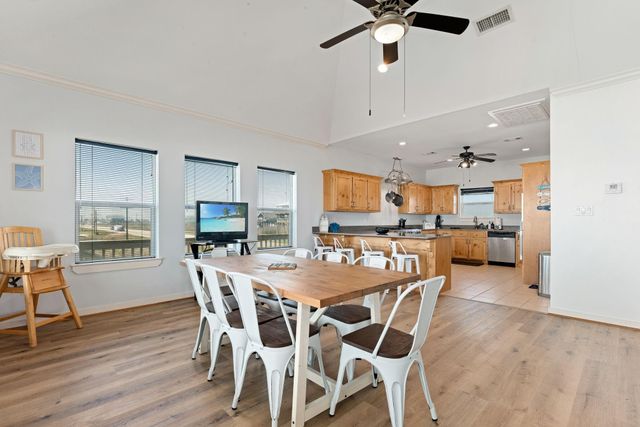 2416 Highway 87, Gilchrist, TX 77617