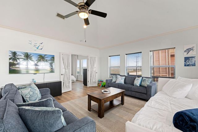 2416 Highway 87, Gilchrist, TX 77617