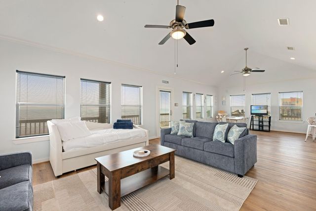 2416 Highway 87, Gilchrist, TX 77617