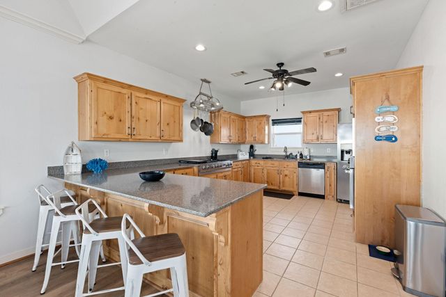 2416 Highway 87, Gilchrist, TX 77617