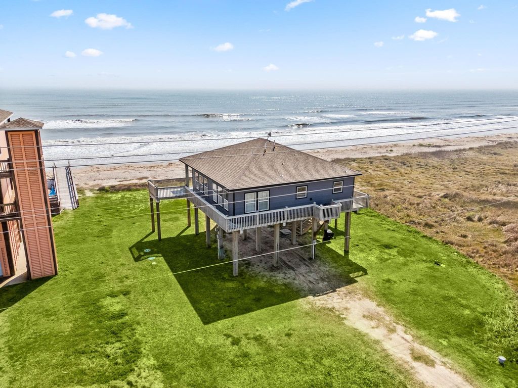 2416 Highway 87, Gilchrist, TX 77617