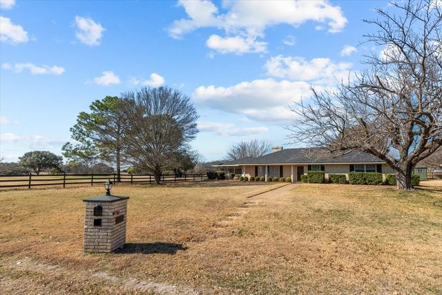 9313 Tree Lake Drive, Waco, TX 76708