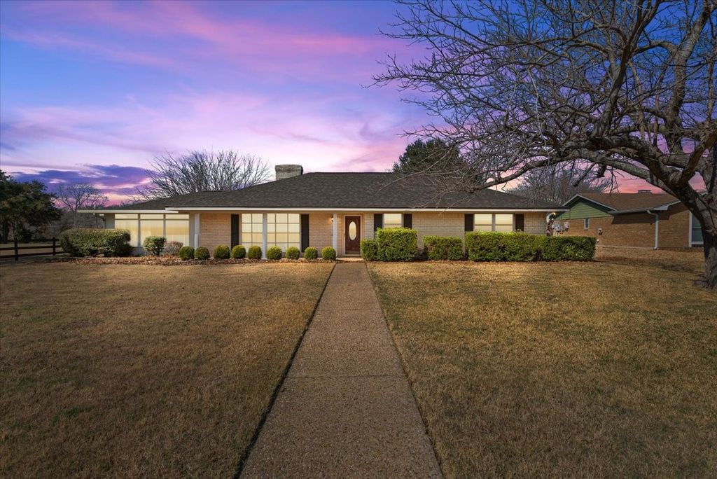 9313 Tree Lake Drive, Waco, TX 76708