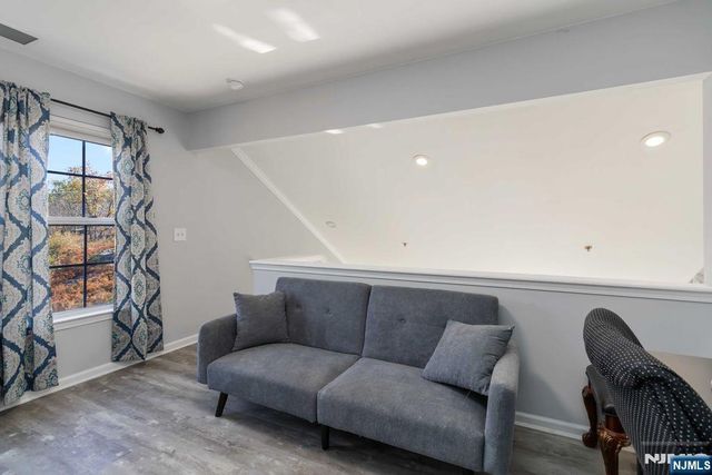 68 Mountainside Drive, Pompton Lakes, NJ 07442