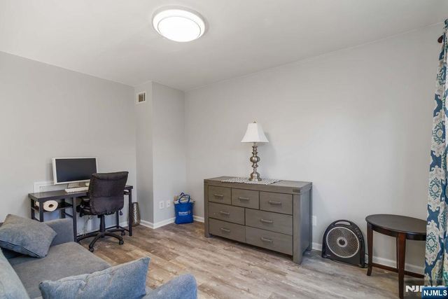 68 Mountainside Drive, Pompton Lakes, NJ 07442