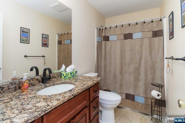 68 Mountainside Drive, Pompton Lakes, NJ 07442