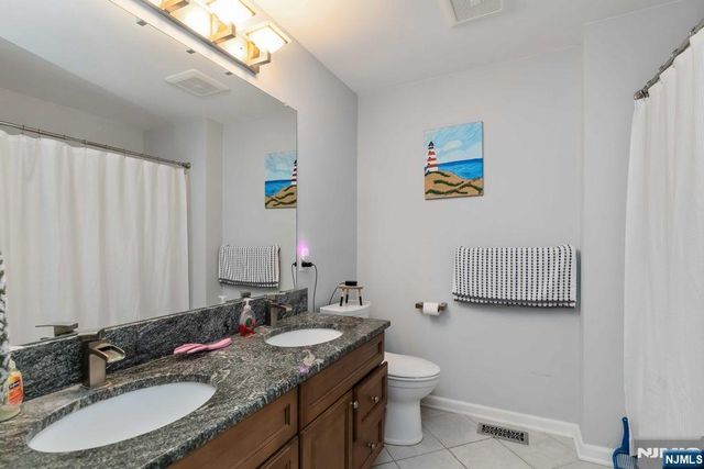 68 Mountainside Drive, Pompton Lakes, NJ 07442