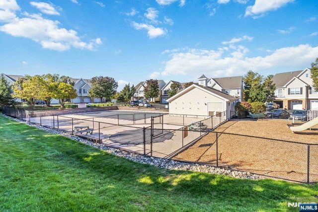 68 Mountainside Drive, Pompton Lakes, NJ 07442