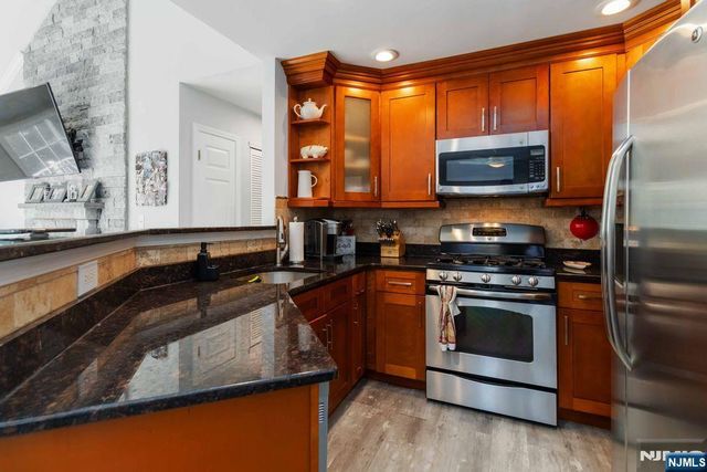 68 Mountainside Drive, Pompton Lakes, NJ 07442