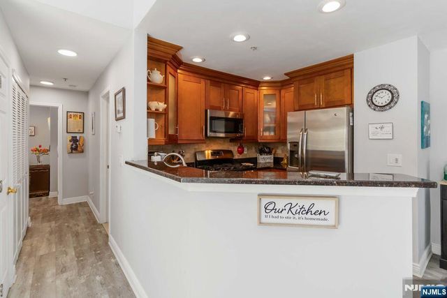 68 Mountainside Drive, Pompton Lakes, NJ 07442