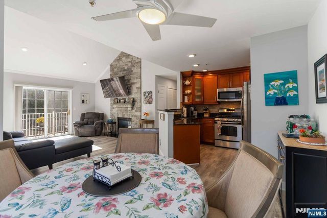 68 Mountainside Drive, Pompton Lakes, NJ 07442